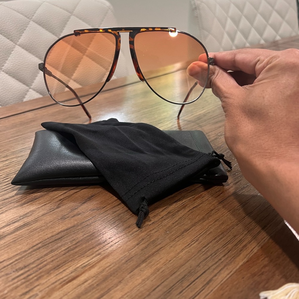 Stylish Tortoiseshell Aviator Sunglasses